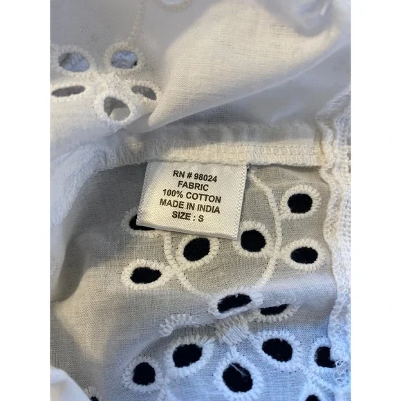 Jennifer & Grace White Eyelet Lace Flutter Sleeve Button Back Blouse Small - Picture 6 of 8